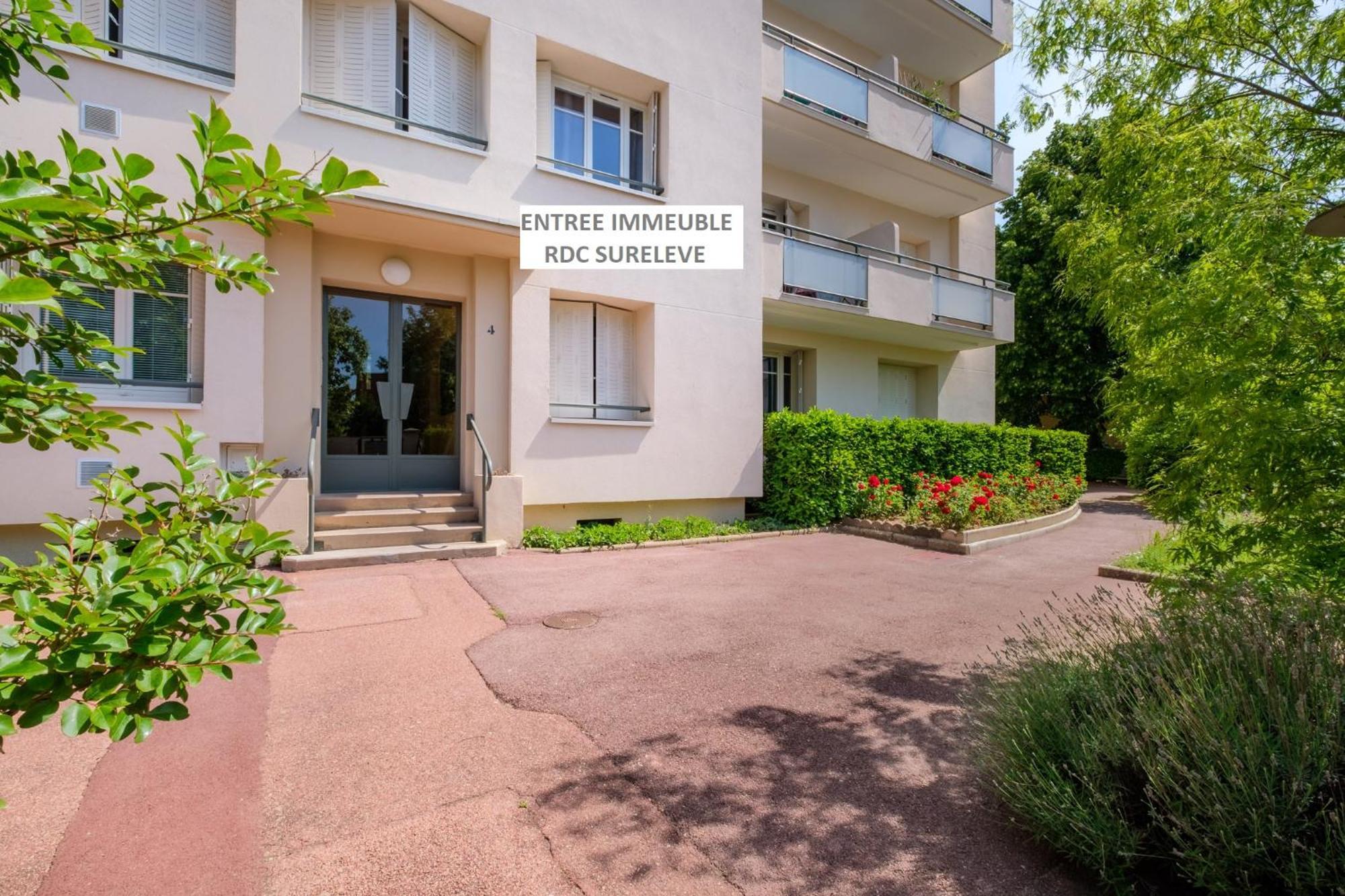 NEUF - 3 suites ZEN avec SDO&WC privatifs AU CALME à TASSIN - RARE Exterior foto